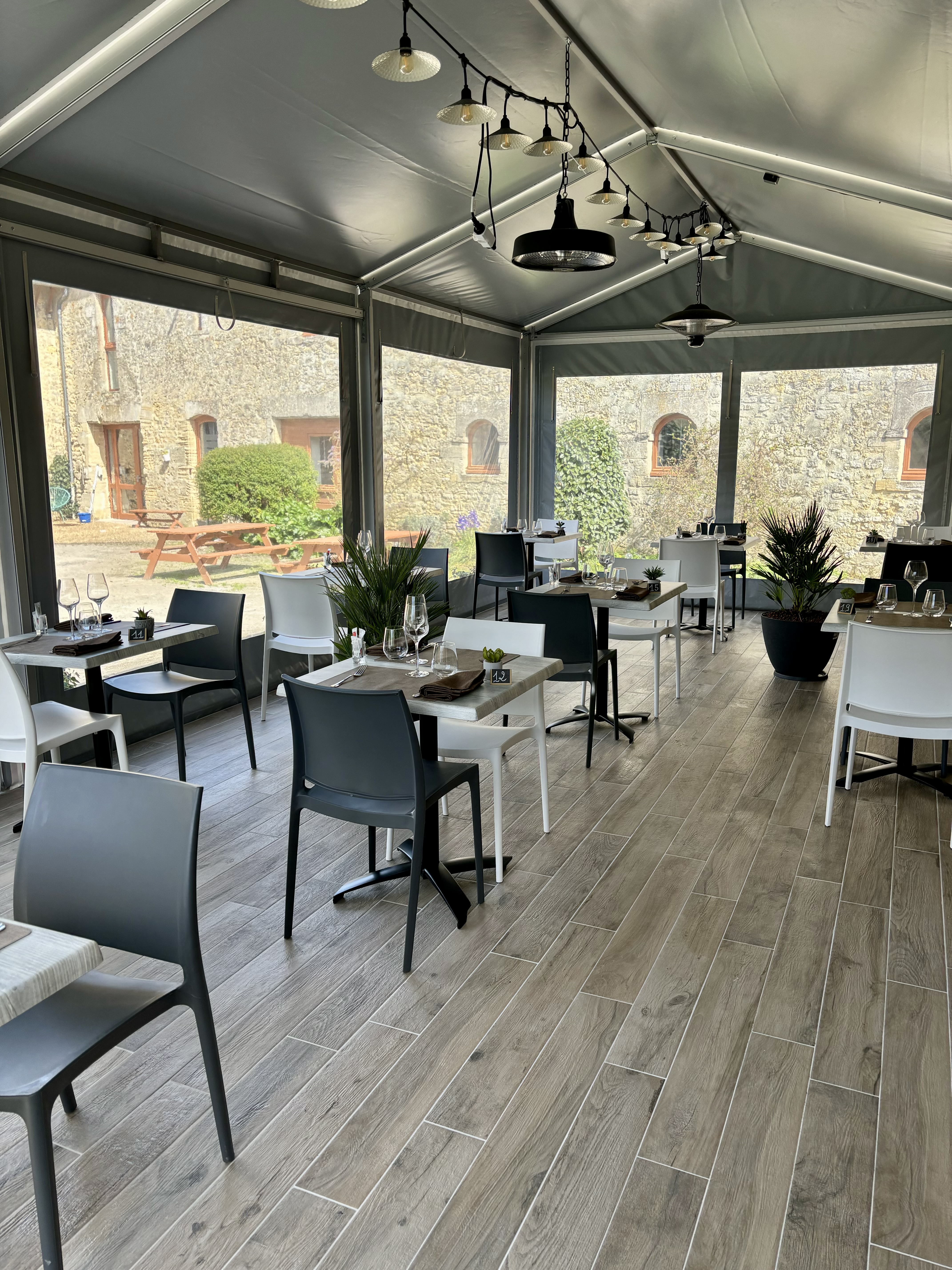 Ambiance chaleureuse du restaurant